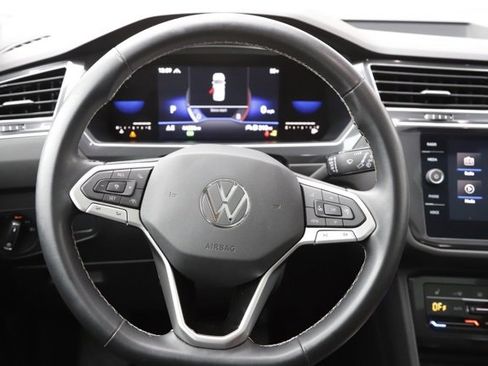 Used 2022 Volkswagen Tiguan SE image 19