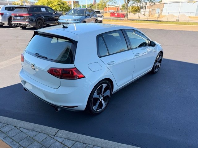 Used 2017 Volkswagen Golf 4-Door FWD image 3
