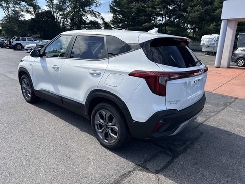 Used 2025 Kia Seltos LX AWD/4WD image 3