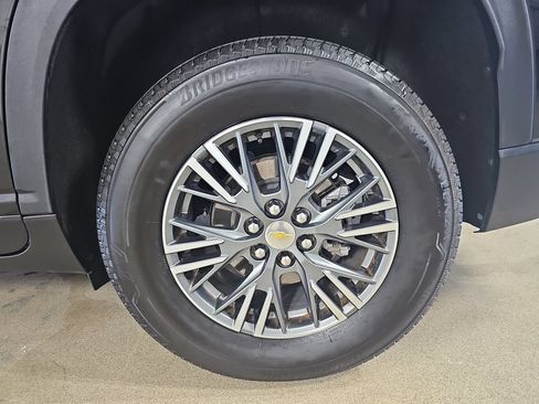 Used 2025 Chevrolet Traverse LT AWD/4WD image 41