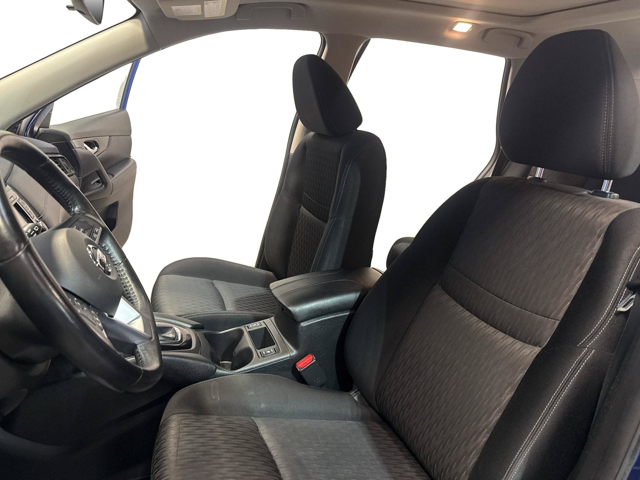 Used 2017 Nissan Rogue SV AWD/4WD image 10