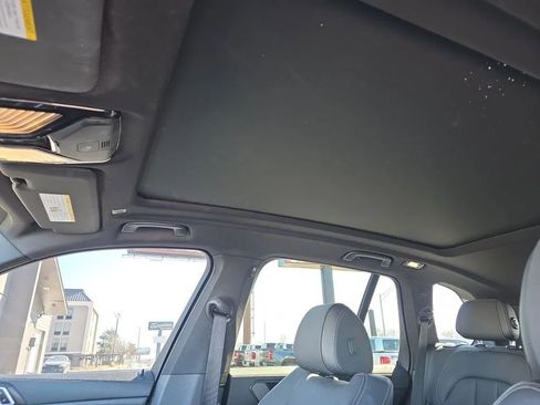 Used 2021 BMW X5 xDrive40i w/ M Sport Package image 11