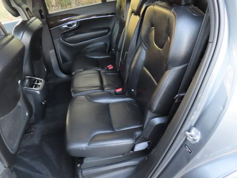 Used 2018 Volvo XC90 T6 Momentum w/ Convenience Package image 8