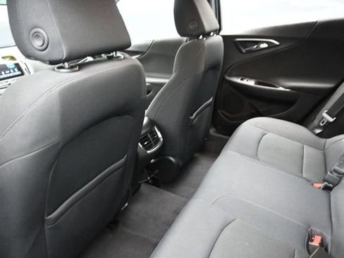 Used 2017 Chevrolet Malibu LT FWD image 18