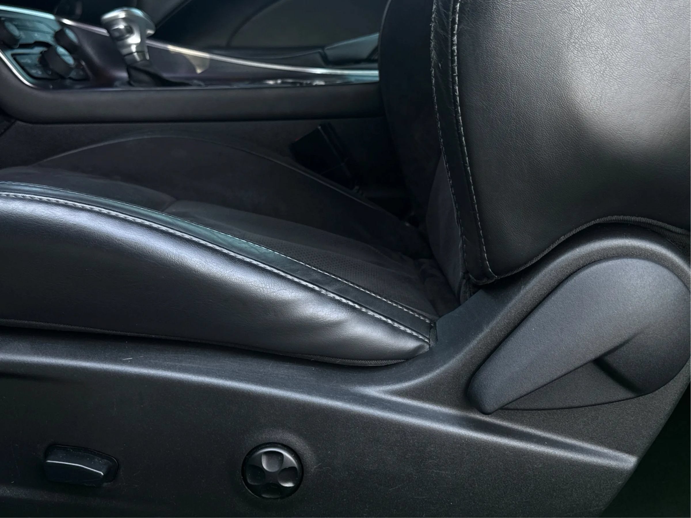 Used 2015 Dodge Challenger R/T Scat Pack w/ Leather Interior Group RWD image 55