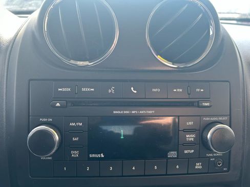 Used 2016 Jeep Patriot High Altitude image 23