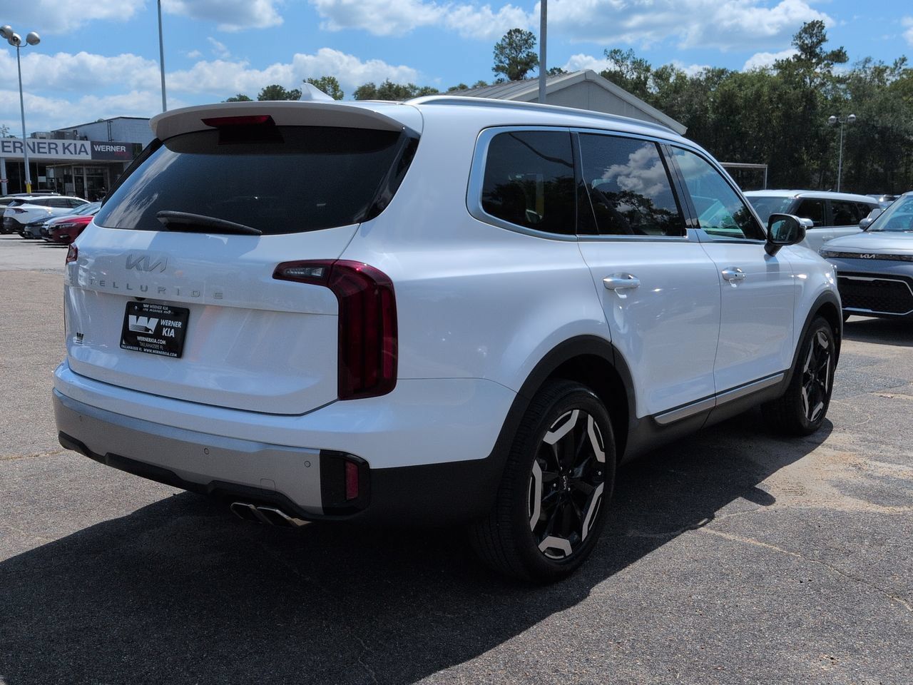 Used 2024 Kia Telluride S w/ S Sunroof Package FWD image 5