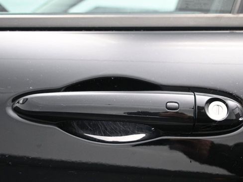 Used 2019 Jeep Cherokee Trailhawk w/ Cold Weather Group image 17