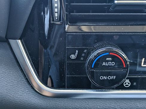 Used 2023 Nissan Rogue Platinum w/ Platinum Premium Package FWD image 32