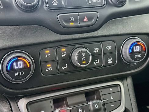 Used 2023 GMC Terrain SLT FWD image 17