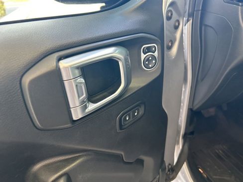 Used 2018 Jeep Wrangler Unlimited Sport S AWD/4WD image 35