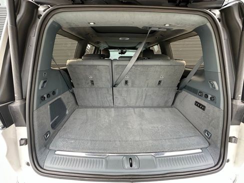 Used 2023 Jeep Grand Wagoneer Series III AWD/4WD image 43