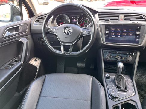 Used 2018 Volkswagen Tiguan SEL AWD/4WD image 18