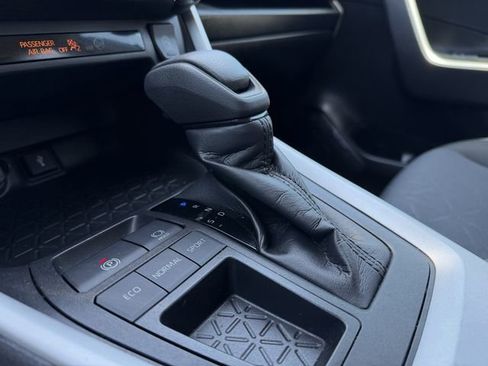 Certified 2022 Toyota RAV4 XLE w/ Convenience Package image 19