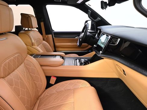 Used 2023 Jeep Grand Wagoneer Series III w/ Rear Seat Video Group 1 image 15