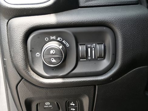 Used 2025 RAM 1500 Laramie AWD/4WD image 11