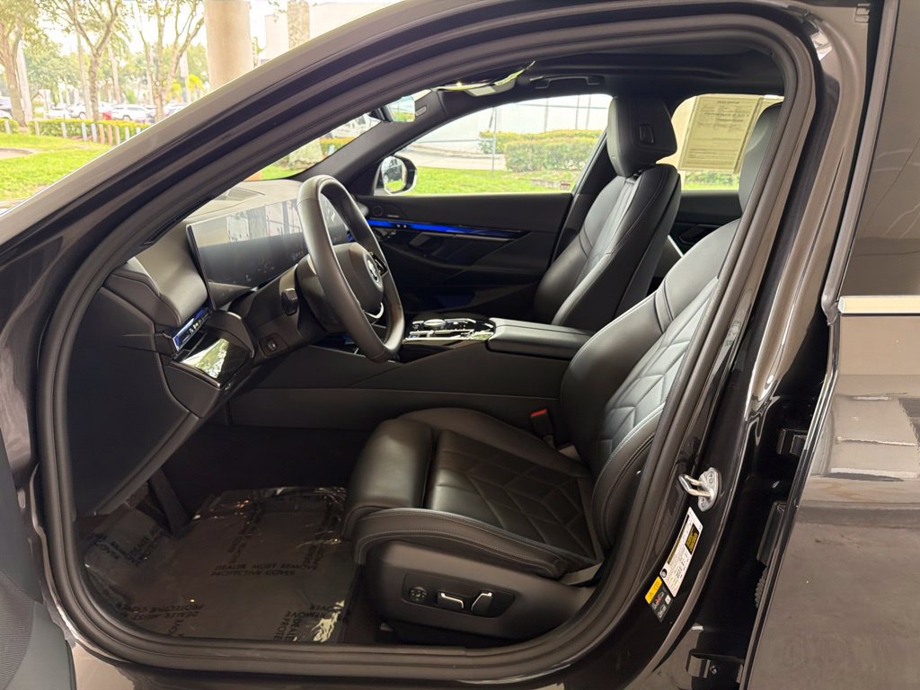 Used 2024 BMW i5 eDrive40i w/ Premium Package RWD image 6