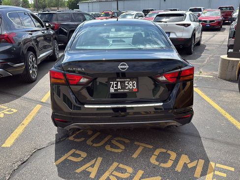 Used 2024 Nissan Altima 2.5 S FWD image 2