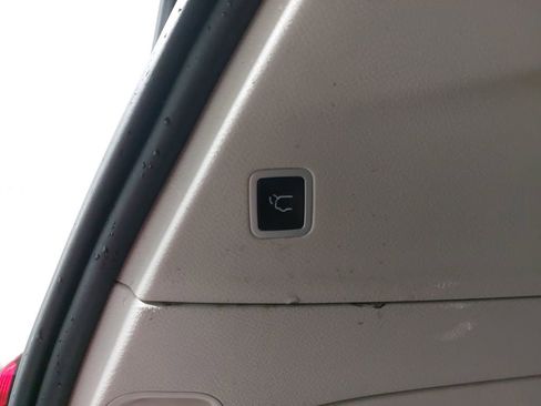 Used 2024 Chrysler Pacifica Touring-L image 18