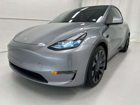 Used 2025 Tesla Model Y Performance AWD/4WD image 4