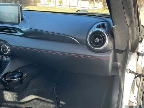 Used 2020 FIAT 124 Spider Abarth w/ Convenience Group image 19