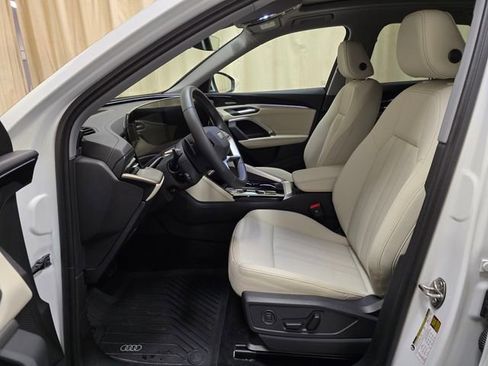 Used 2025 Audi Q5 Premium Plus w/ Premium Plus image 18