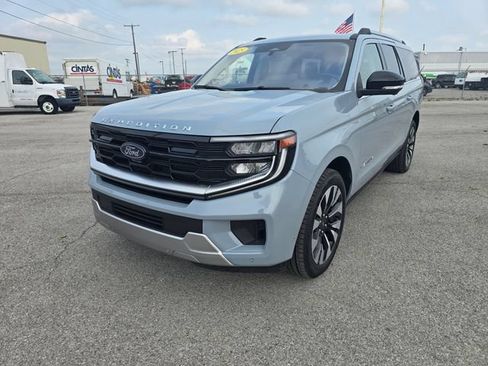 Used 2025 Ford Expedition Max Platinum w/ Driver's Package AWD/4WD image 8