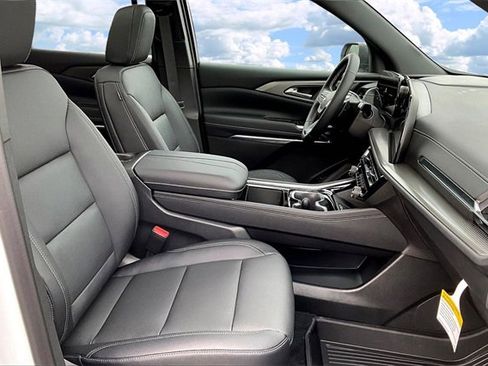 New 2026 Chevrolet Traverse LT w/ Sun and Wheel Package image 11