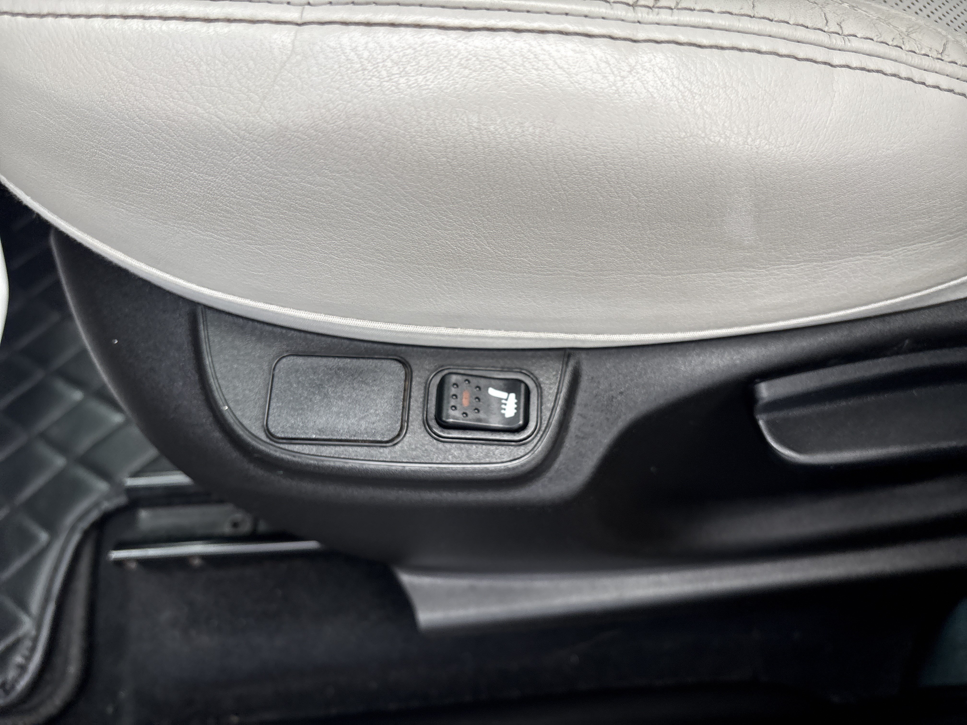 Used 2018 FIAT 500L Trekking w/ Urbana Appearance Package FWD image 14