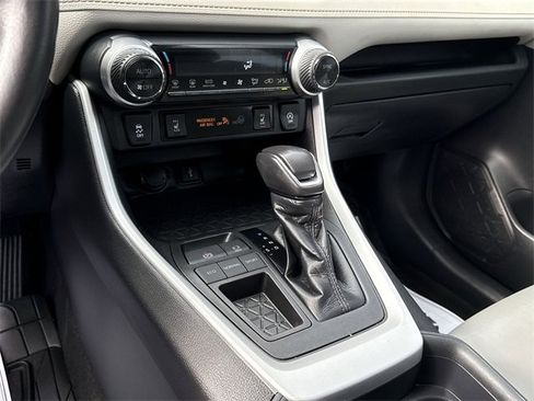 Used 2020 Toyota RAV4 XLE Premium image 23