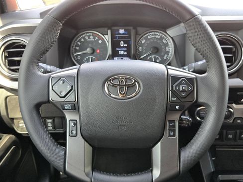 Used 2021 Toyota Tacoma TRD Off-Road w/ Technology Package AWD/4WD image 16