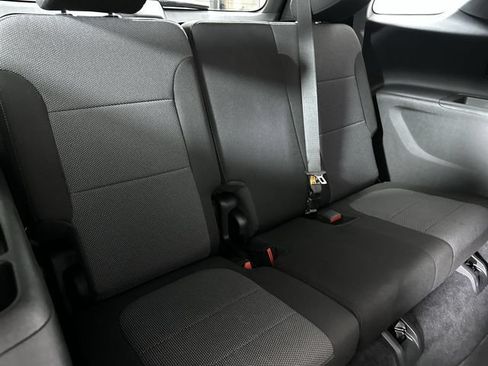 Used 2022 Chevrolet Traverse LT FWD image 28