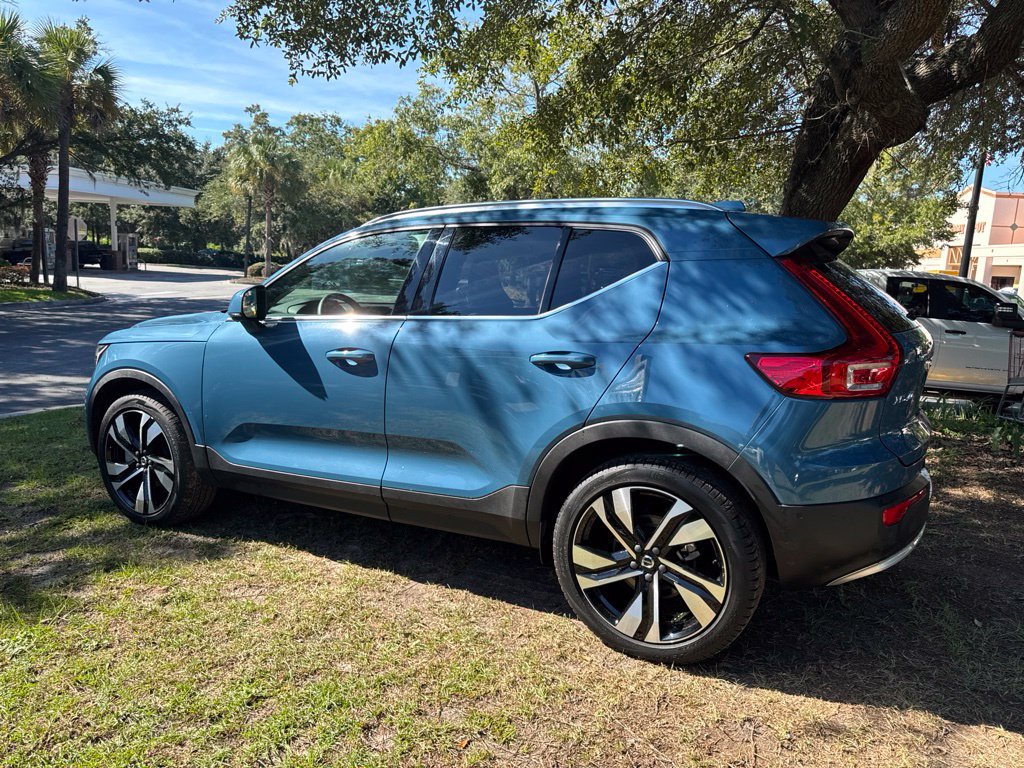 Used 2024 Volvo XC40 B5 Plus w/ Climate Package AWD/4WD image 5