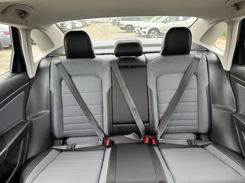 Used 2025 Volkswagen Jetta SE image 40