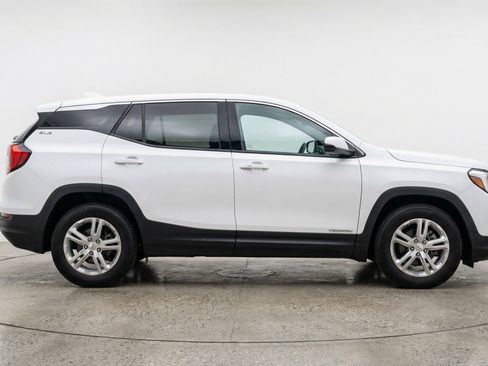 Used 2024 GMC Terrain SLE FWD image 11