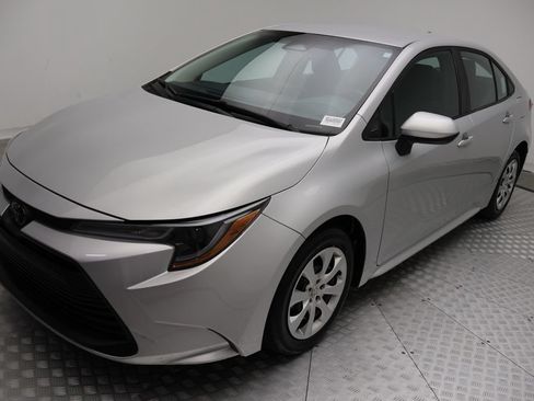 Used 2024 Toyota Corolla LE FWD image 2