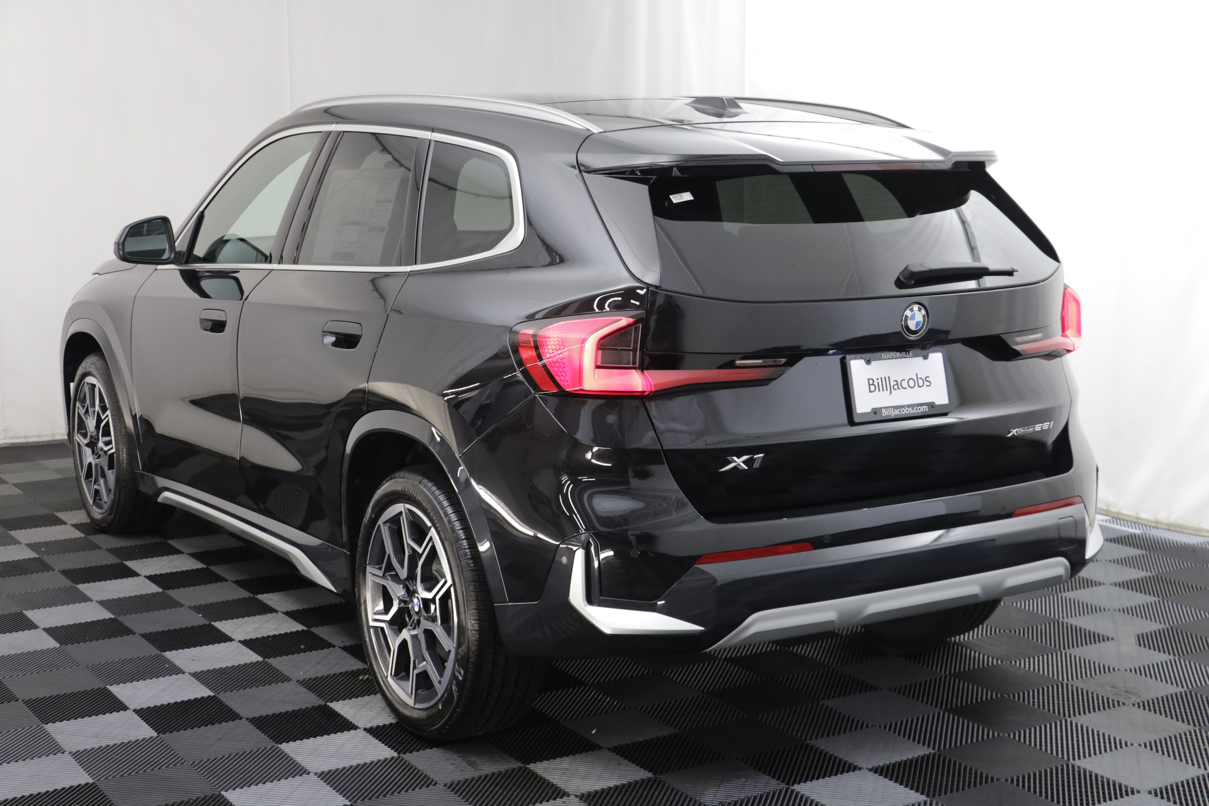 New 2027 BMW X1 xDrive28i AWD/4WD image 16