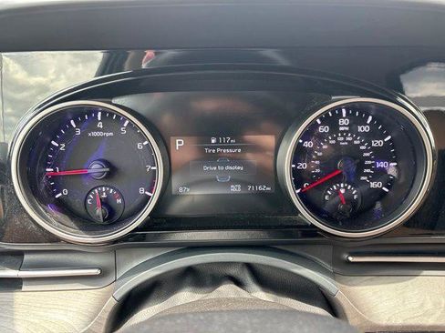 Used 2023 Kia Carnival EX FWD image 22