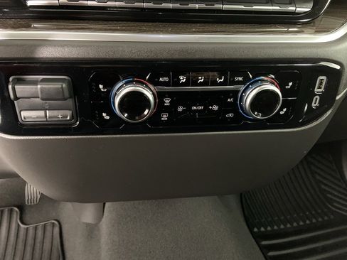 Used 2025 GMC Sierra 1500 Elevation image 27