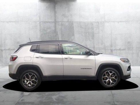 Used 2025 Jeep Compass Limited AWD/4WD image 5
