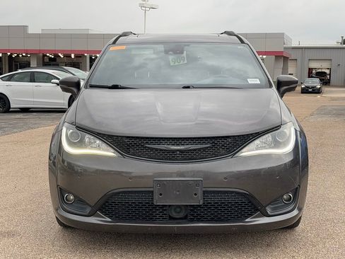 Used 2019 Chrysler Pacifica Limited w/ Advanced Safetytec Group image 3