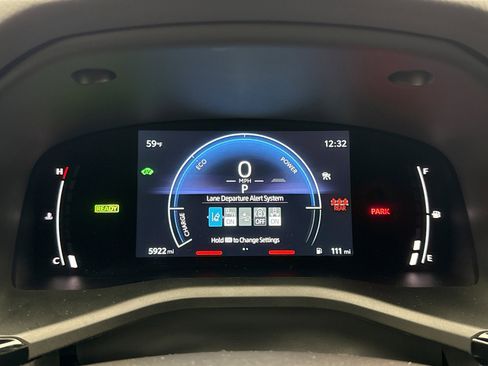 Used 2025 Toyota Camry SE image 13