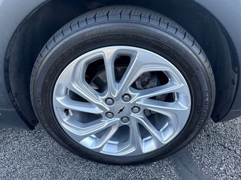 Used 2023 Chevrolet Bolt EUV LT w/ Comfort Package FWD image 9