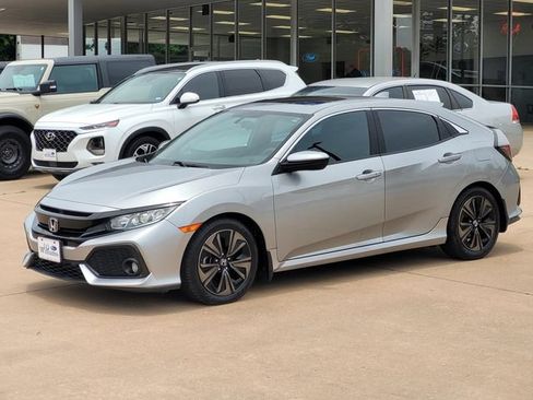 Used 2018 Honda Civic EX image 3