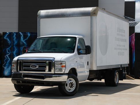 Used 2018 Ford E-350 and Econoline 350 Super Duty RWD image 1