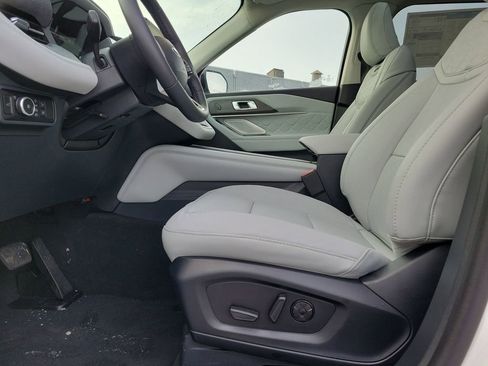 New 2026 Ford Explorer Platinum w/ LUX Leather Package image 17