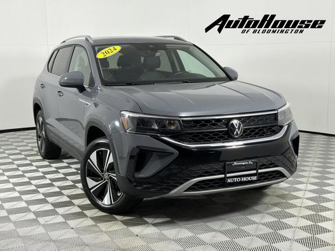 Used 2024 Volkswagen Taos SE AWD/4WD image 1