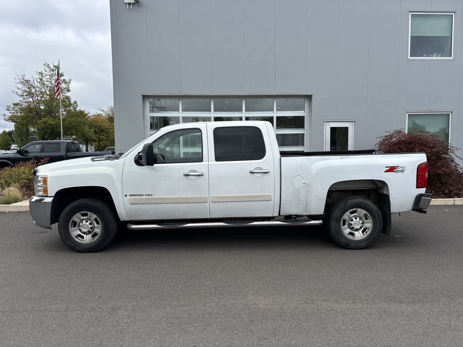 Used 2007 Chevrolet Silverado 2500 LTZ w/ Safety Package AWD/4WD image 2