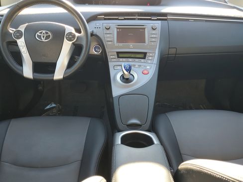 Used 2015 Toyota Prius Five image 15