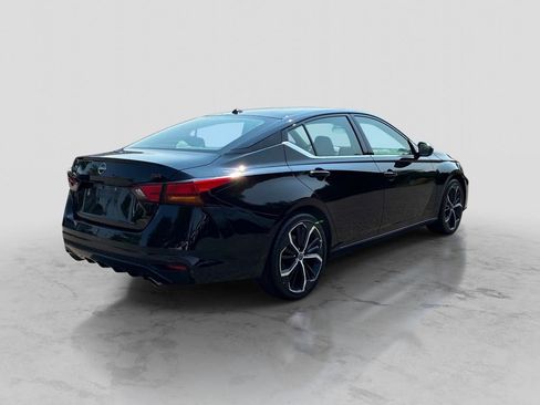 Used 2024 Nissan Altima 2.5 SR FWD image 7
